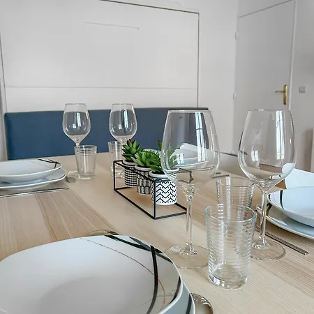 L'eclat De Proche Apartment